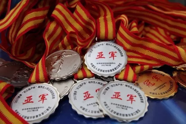 德布劳内：还没和球队谈续约 先让自己变的更强