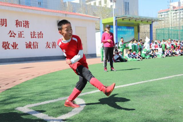 詹姆斯32+14+10浓眉31+9 湖人力克国王三连胜